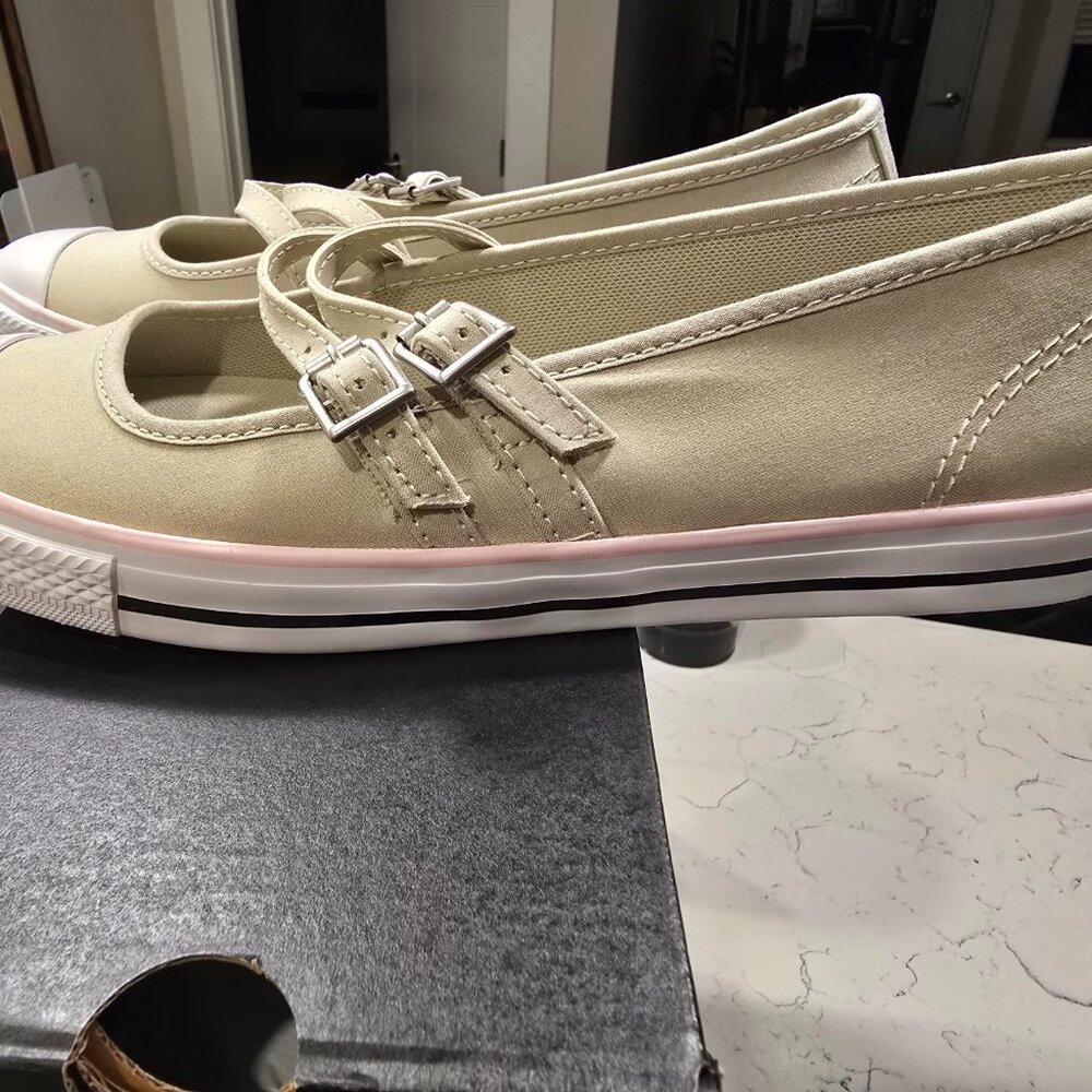 Woman's Shoes Converse Chuck Taylor All Star Dainty Mary Jane Ballet OLIVE 10